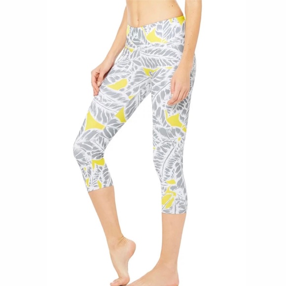 ALO Yoga Pants - Alo Yoga Tropical Airbrush Cropped Leggings Size M